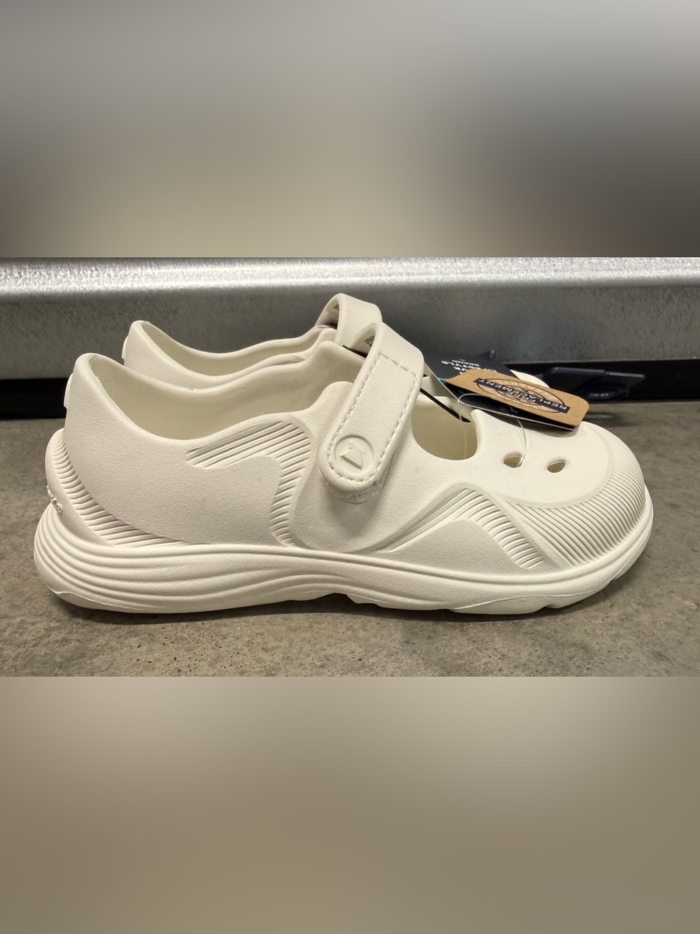 Toddler Girls’ Rugged Shark Cream Mary Jane Water Shoes Size 11 EVA NWT